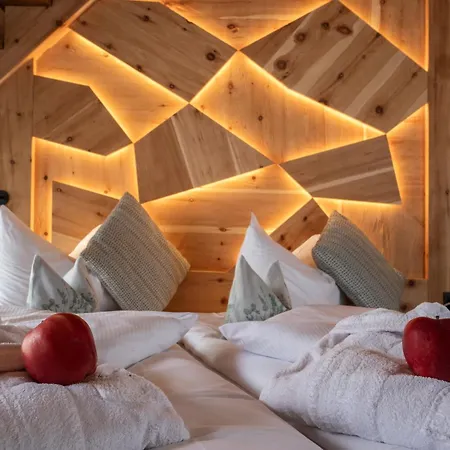 Alpine Adler Aparthotel 3*