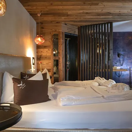 Alpine Adler Aparthotel