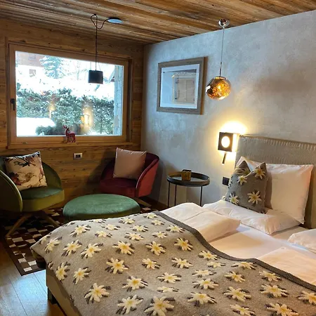 Alpine Adler Aparthotel 3*