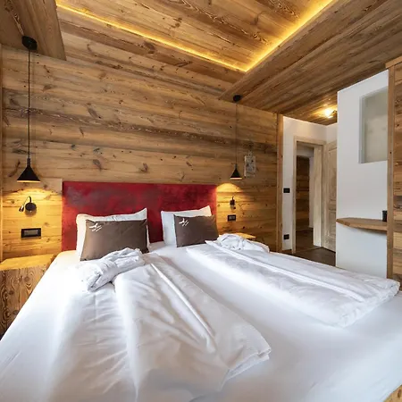 Alpine Adler Aparthotel 3*