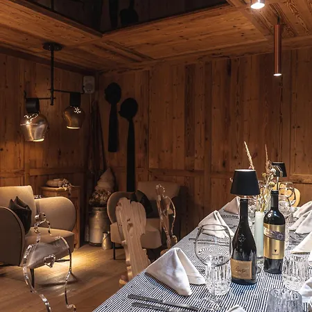 Alpine Adler Aparthotel 3*